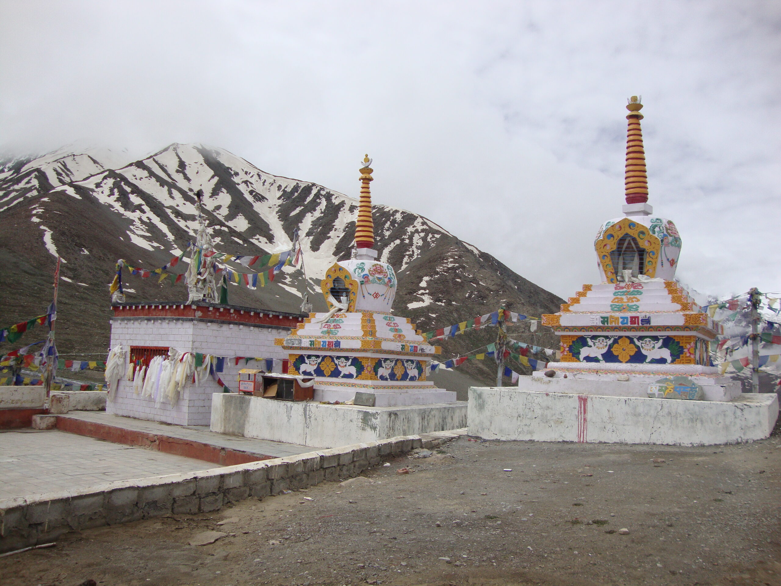 kunzum pass chortens spiti inrahi films
