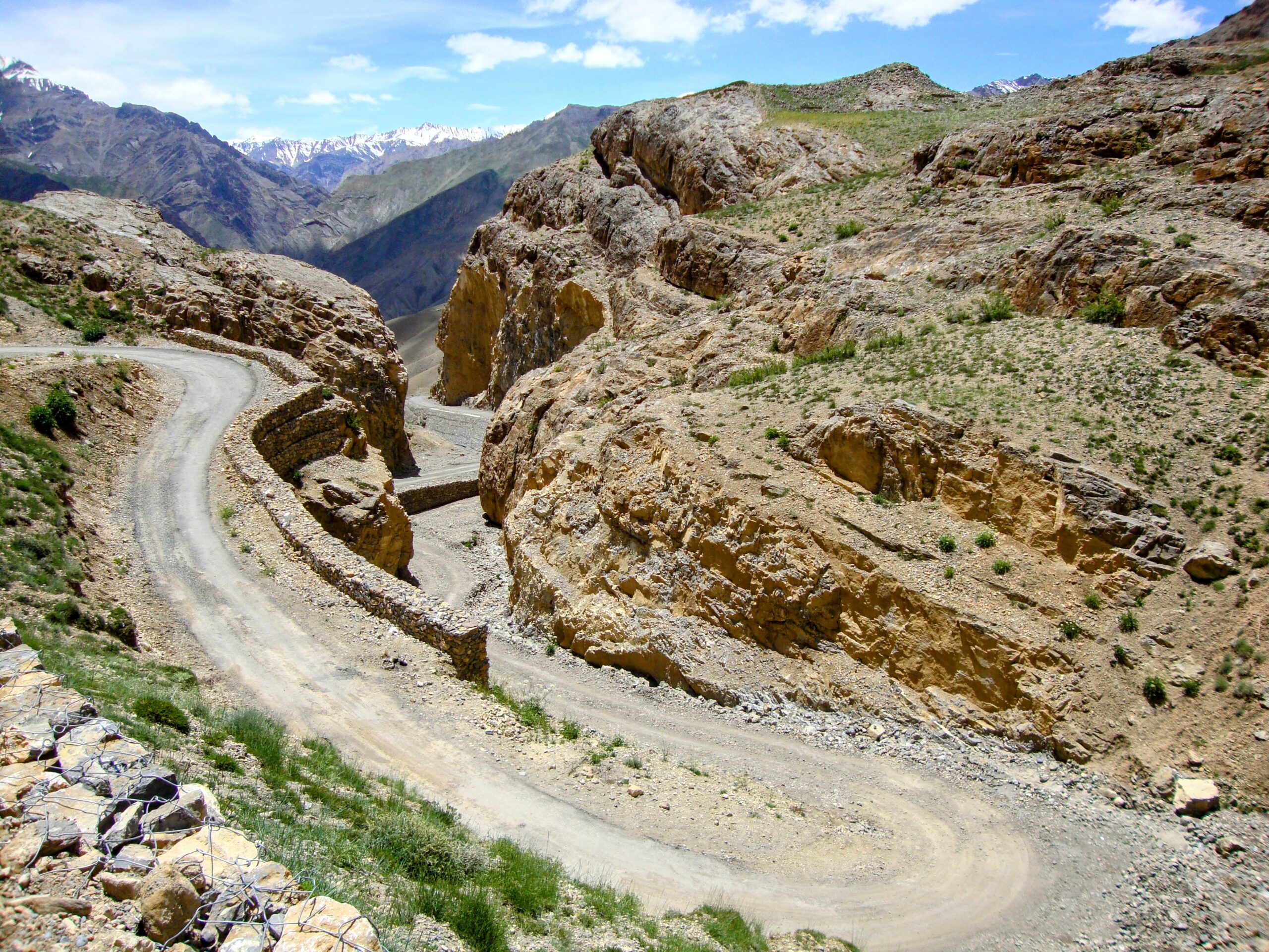 road on the way to langza spiti inrahi films